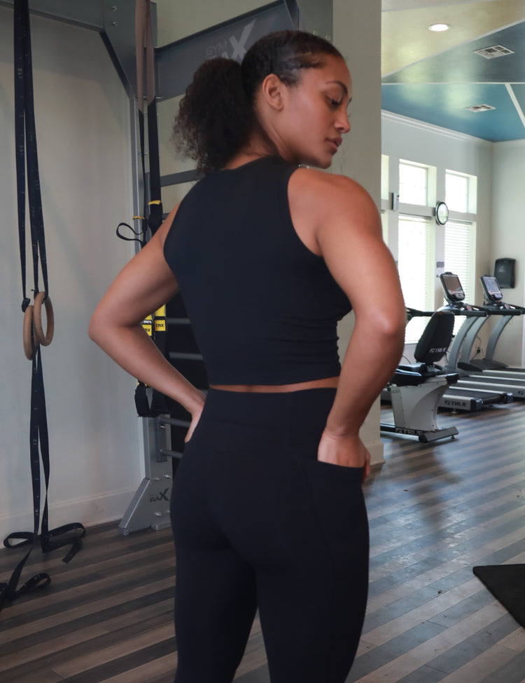 ‘Shift’ cropped tank top- Black